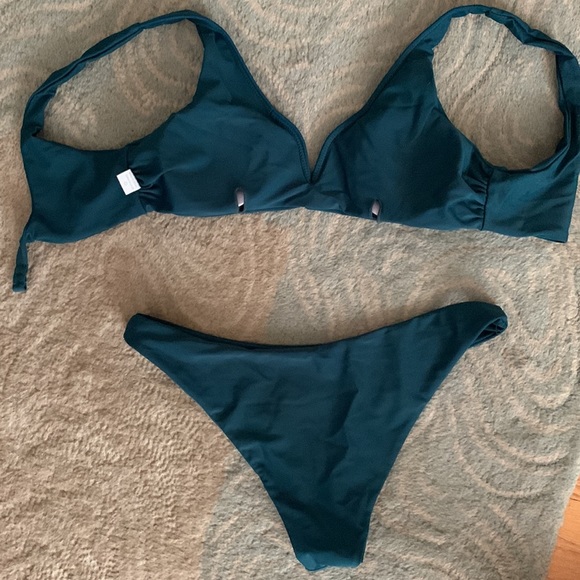 NWOT Cheeky bikini, emerald green, with pads, lined, Sz Med. Never worn - Picture 2 of 4